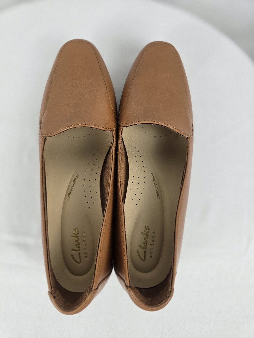 NWOB Clarks Artisan Tan Leather Cushioned Comfy Loafers Sz 7.5 - Picture 3 of 8
